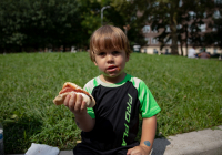 August 8, 2019 - El Picnic Comunitario de la Senadora Estatal Christine Tartaglione fue un gran éxito entre los niños y sus familias que se reunieron hoy en Fairhill Square Park para deleitarse con música gratuita, perros calientes, pretzels suaves, hielo de agua, pintura de caras y el popular regalo de mochilas de regreso a la escuela de la senadora. Cientos de jóvenes se marcharon con mochilas nuevas al hombro y sonrisas en la cara.