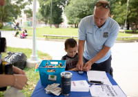 August 8, 2019 - El Picnic Comunitario de la Senadora Estatal Christine Tartaglione fue un gran éxito entre los niños y sus familias que se reunieron hoy en Fairhill Square Park para deleitarse con música gratuita, perros calientes, pretzels suaves, hielo de agua, pintura de caras y el popular regalo de mochilas de regreso a la escuela de la senadora. Cientos de jóvenes se marcharon con mochilas nuevas al hombro y sonrisas en la cara.