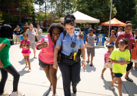 August 8, 2019 - El Picnic Comunitario de la Senadora Estatal Christine Tartaglione fue un gran éxito entre los niños y sus familias que se reunieron hoy en Fairhill Square Park para deleitarse con música gratuita, perros calientes, pretzels suaves, hielo de agua, pintura de caras y el popular regalo de mochilas de regreso a la escuela de la senadora. Cientos de jóvenes se marcharon con mochilas nuevas al hombro y sonrisas en la cara.