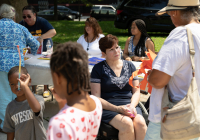 August 8, 2019 - El Picnic Comunitario de la Senadora Estatal Christine Tartaglione fue un gran éxito entre los niños y sus familias que se reunieron hoy en Fairhill Square Park para deleitarse con música gratuita, perros calientes, pretzels suaves, hielo de agua, pintura de caras y el popular regalo de mochilas de regreso a la escuela de la senadora. Cientos de jóvenes se marcharon con mochilas nuevas al hombro y sonrisas en la cara.