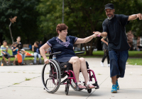 August 8, 2019 - El Picnic Comunitario de la Senadora Estatal Christine Tartaglione fue un gran éxito entre los niños y sus familias que se reunieron hoy en Fairhill Square Park para deleitarse con música gratuita, perros calientes, pretzels suaves, hielo de agua, pintura de caras y el popular regalo de mochilas de regreso a la escuela de la senadora. Cientos de jóvenes se marcharon con mochilas nuevas al hombro y sonrisas en la cara.