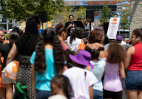 August 8, 2019 - El Picnic Comunitario de la Senadora Estatal Christine Tartaglione fue un gran éxito entre los niños y sus familias que se reunieron hoy en Fairhill Square Park para deleitarse con música gratuita, perros calientes, pretzels suaves, hielo de agua, pintura de caras y el popular regalo de mochilas de regreso a la escuela de la senadora. Cientos de jóvenes se marcharon con mochilas nuevas al hombro y sonrisas en la cara.