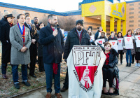 January 8, 2020: Senate Democrats stood at sunrise today with House colleagues, parents, teachers and city officials outside Carnell Elementary School to decry the continued contamination of Philadelphia schools and demand at least $170 million from the state’s Rainy Day Fund to remediate toxic schools. Carnell has been closed since mid-December due to asbestos contamination.