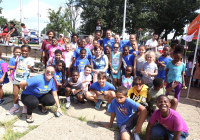 16 de agosto de 2019 - La senadora estatal Christine Tartaglione entregó mochilas gratuitas y suministros para el regreso a la escuela a más de 400 niños agradecidos en el Centro de Recreación Lawncrest ayer cuando organizó un Picnic Comunitario en el bullicioso patio de recreo del vecindario por primera vez en los 15 años de historia de su serie de eventos de finales de verano.