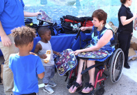 16 de agosto de 2019 - La senadora estatal Christine Tartaglione entregó mochilas gratuitas y suministros para el regreso a la escuela a más de 400 niños agradecidos en el Centro de Recreación Lawncrest ayer cuando organizó un Picnic Comunitario en el bullicioso patio de recreo del vecindario por primera vez en los 15 años de historia de su serie de eventos de finales de verano.