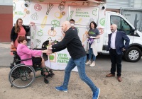 May 26, 2022: Sen. Tartaglione met with acclaimed chef Marc Vetri outside the Scanlon Hockey Rink in the Harrowgate section of Northeast Philadelphia today to deliver a $43,000 state commitment to Vetri Community Partnership for its Mobile Teaching Kitchen.