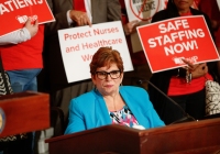 14 de junio de 2022: El senador Tartaglione asiste a una concentración de personal de enfermería seguro organizada por PASNAP en Harrisburg.