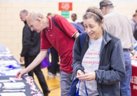 3 de octubre de 2019: Cientos de personas mayores del área noreste de Filadelfia y sus cuidadores se unieron hoy a la senadora estatal Christine M. Tartaglione para su Senior Expo, ya que trajo la serie de eventos anuales al Lawncrest Recreation Center por primera vez en sus más de 20 años de historia. Los impacientes asistentes recogieron valiosa información de más de 50 vendedores sobre temas que iban desde la atención sanitaria a los servicios financieros y la prevención de la delincuencia.