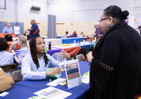 3 de octubre de 2019: Cientos de personas mayores del área noreste de Filadelfia y sus cuidadores se unieron hoy a la senadora estatal Christine M. Tartaglione para su Senior Expo, ya que trajo la serie de eventos anuales al Lawncrest Recreation Center por primera vez en sus más de 20 años de historia. Los impacientes asistentes recogieron valiosa información de más de 50 vendedores sobre temas que iban desde la atención sanitaria a los servicios financieros y la prevención de la delincuencia.